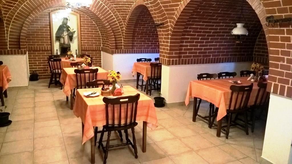 přečalounění židlí do restaurace Znojmo